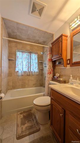 21562 Winshall Court, Saint Clair Shores, MI 48081