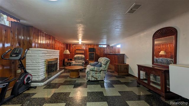 21562 Winshall Court, Saint Clair Shores, MI 48081