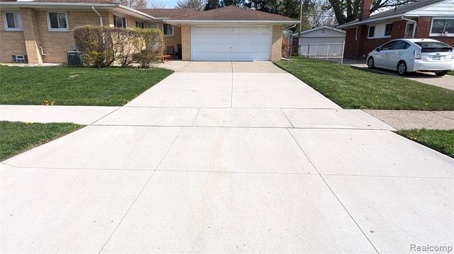 21562 Winshall Court, Saint Clair Shores, MI 48081