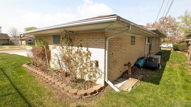 21562 Winshall Court, Saint Clair Shores, MI 48081