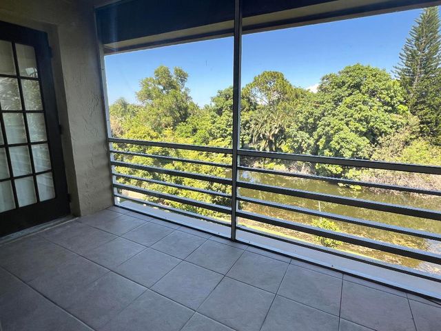 120 Sparrow Drive 302, Royal Palm Beach, FL 33411