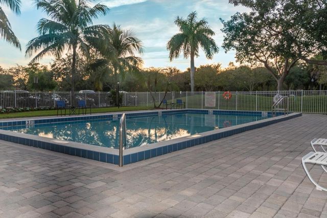 120 Sparrow Drive 302, Royal Palm Beach, FL 33411