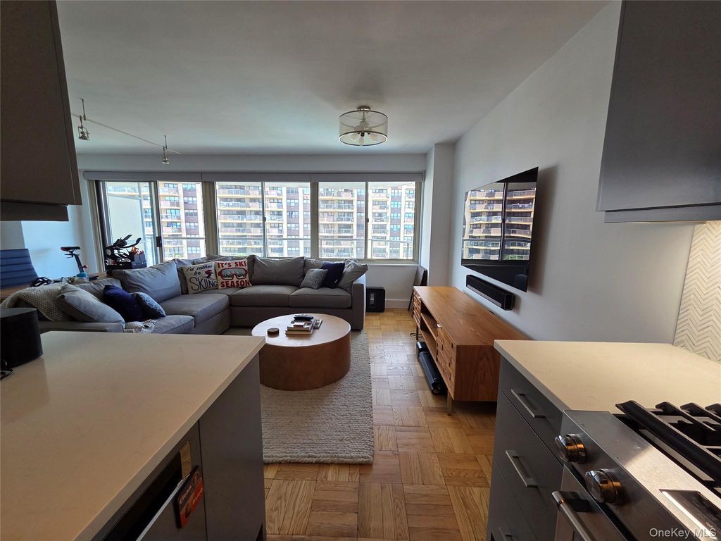 1815 215th Street 11 G, Bayside, NY 11360 — photo 5