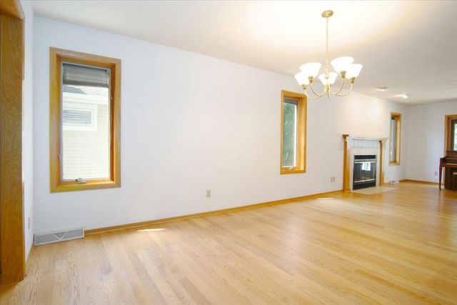 117 Oak Grove Drive, Madison, WI 53717