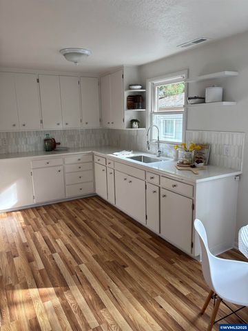 820 West Vista Av S, Salem, OR 97302