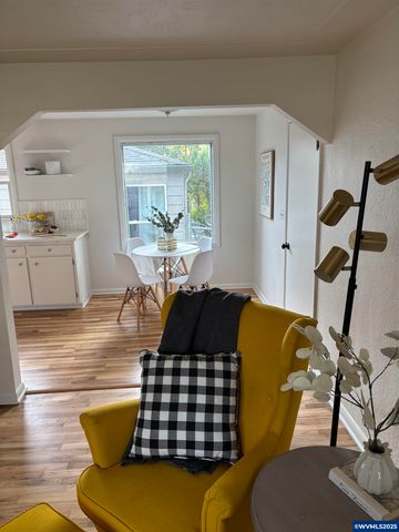 820 West Vista Av S, Salem, OR 97302