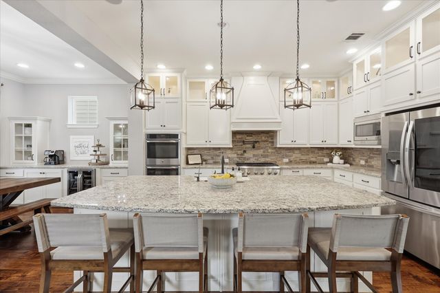 6000 Monterey Mews, North Richland Hills, TX 76180