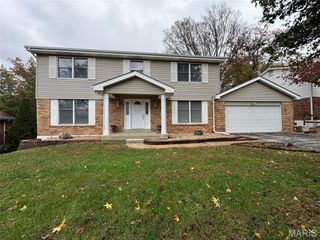 12383 Woodline Drive, St Louis, MO 63141