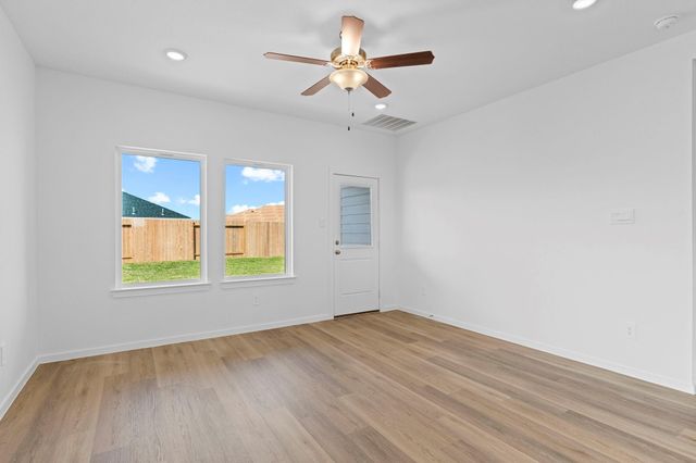 9019 Rose Water, Iowa Colony, TX 77583