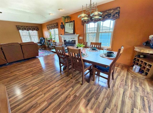 90 ROLLING GREEN CIRCLE, Oshkosh, WI 54904