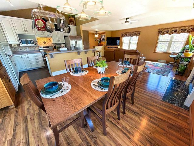 90 ROLLING GREEN CIRCLE, Oshkosh, WI 54904
