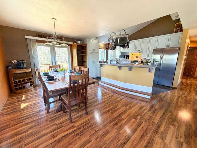 90 ROLLING GREEN CIRCLE, Oshkosh, WI 54904