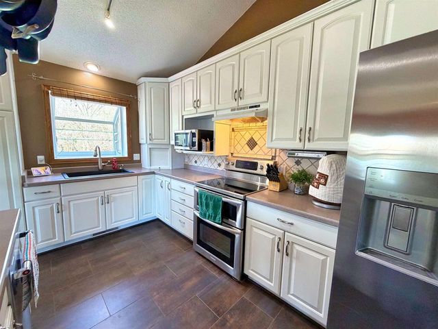 90 ROLLING GREEN CIRCLE, Oshkosh, WI 54904