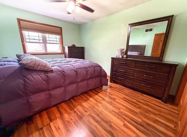 90 ROLLING GREEN CIRCLE, Oshkosh, WI 54904