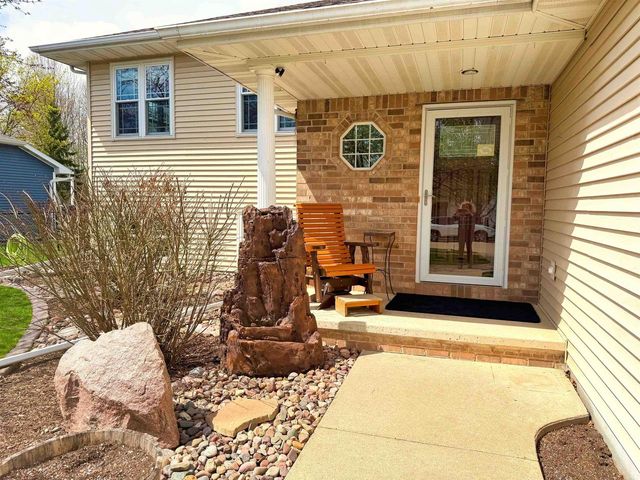 90 ROLLING GREEN CIRCLE, Oshkosh, WI 54904
