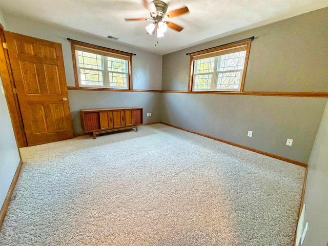 90 ROLLING GREEN CIRCLE, Oshkosh, WI 54904