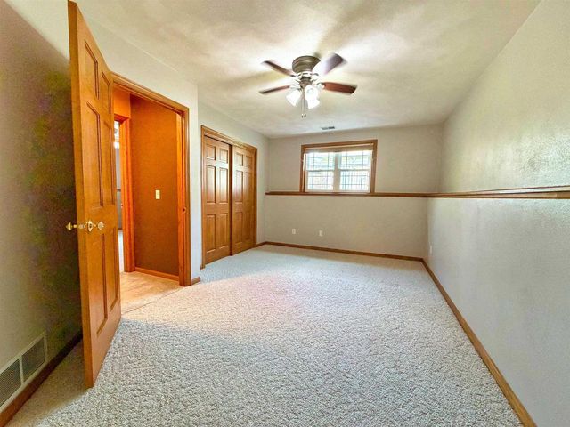90 ROLLING GREEN CIRCLE, Oshkosh, WI 54904