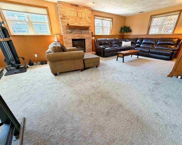 90 ROLLING GREEN CIRCLE, Oshkosh, WI 54904