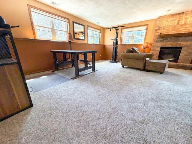 90 ROLLING GREEN CIRCLE, Oshkosh, WI 54904