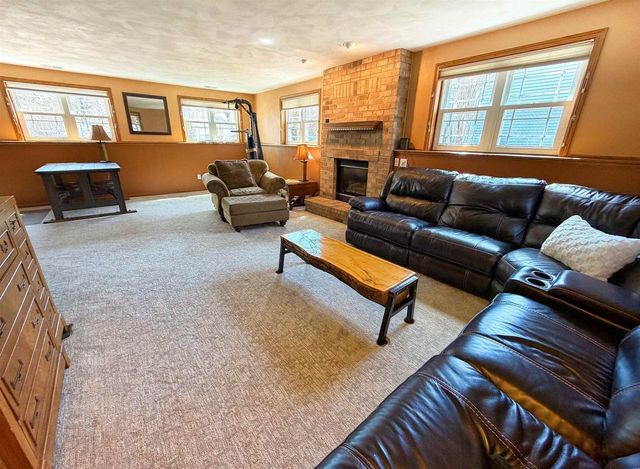 90 ROLLING GREEN CIRCLE, Oshkosh, WI 54904