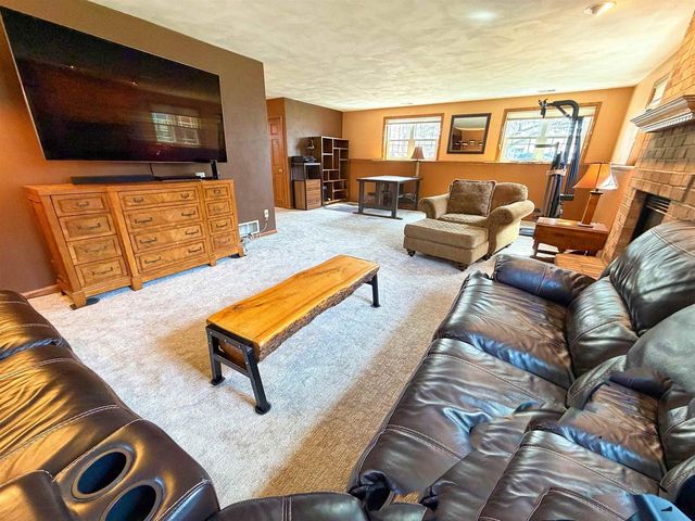 90 ROLLING GREEN CIRCLE, Oshkosh, WI 54904
