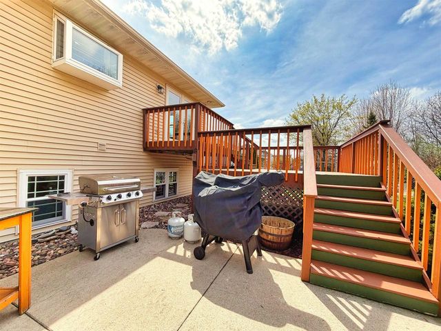 90 ROLLING GREEN CIRCLE, Oshkosh, WI 54904