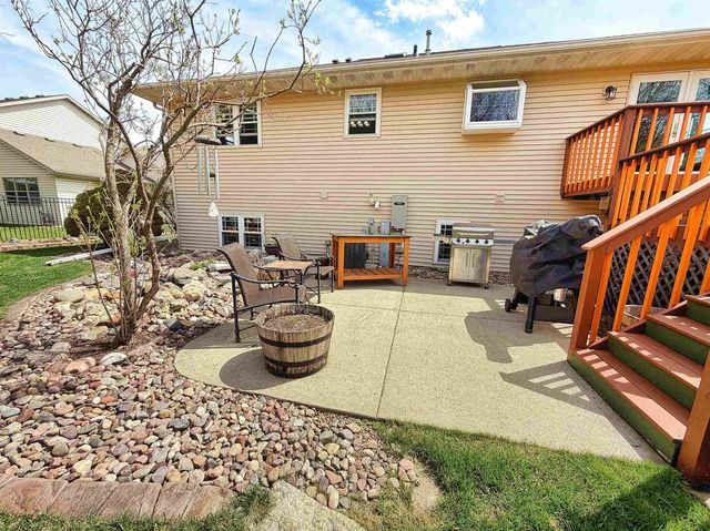 90 ROLLING GREEN CIRCLE, Oshkosh, WI 54904