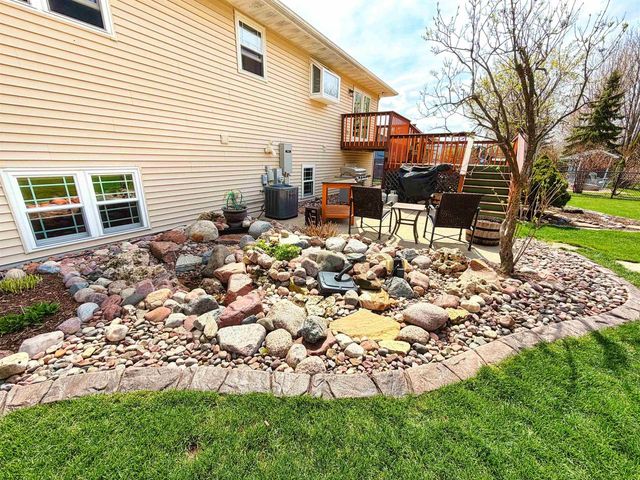 90 ROLLING GREEN CIRCLE, Oshkosh, WI 54904