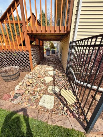 90 ROLLING GREEN CIRCLE, Oshkosh, WI 54904