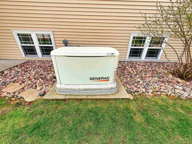 90 ROLLING GREEN CIRCLE, Oshkosh, WI 54904
