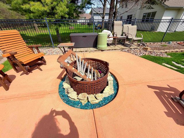 90 ROLLING GREEN CIRCLE, Oshkosh, WI 54904