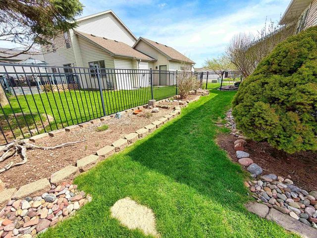 90 ROLLING GREEN CIRCLE, Oshkosh, WI 54904