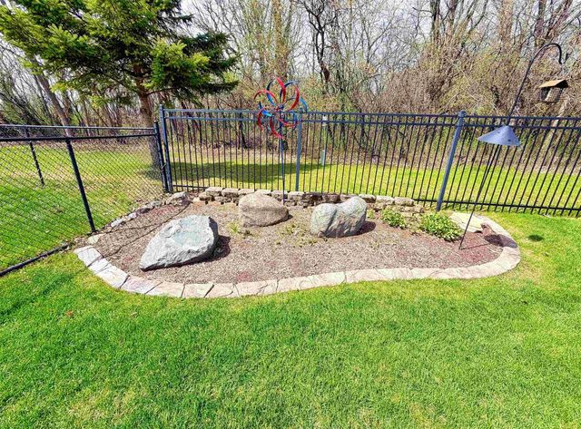 90 ROLLING GREEN CIRCLE, Oshkosh, WI 54904