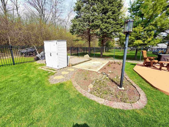 90 ROLLING GREEN CIRCLE, Oshkosh, WI 54904