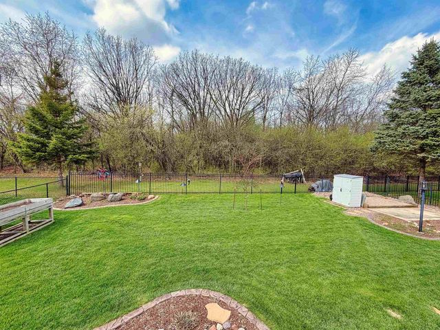 90 ROLLING GREEN CIRCLE, Oshkosh, WI 54904