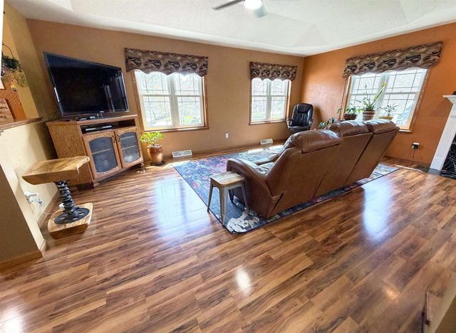 90 ROLLING GREEN CIRCLE, Oshkosh, WI 54904