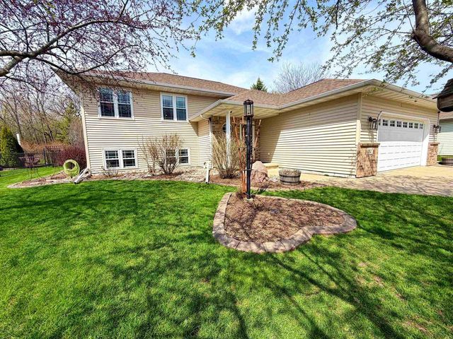 90 ROLLING GREEN CIRCLE, Oshkosh, WI 54904