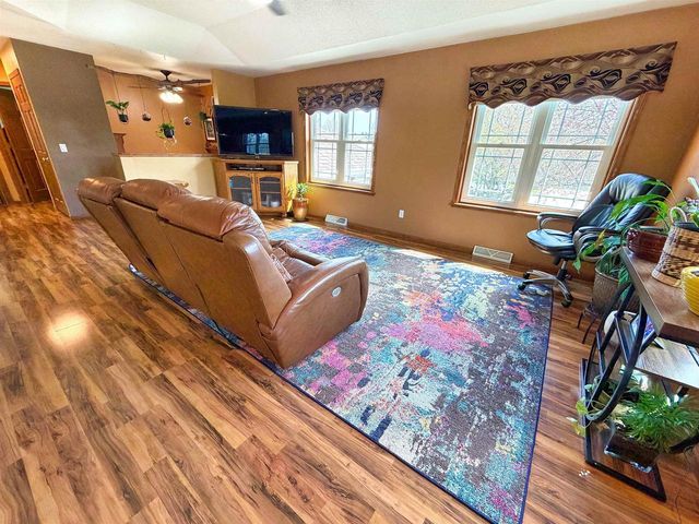 90 ROLLING GREEN CIRCLE, Oshkosh, WI 54904