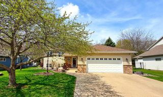 90 ROLLING GREEN CIRCLE, Oshkosh, WI 54904