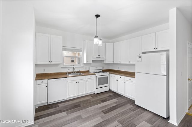 33 Burke Street, Manalapan, NJ 07726