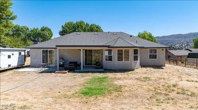 28551 Bear Valley Road, Tehachapi, CA 93561