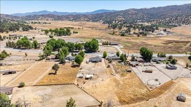 28551 Bear Valley Road, Tehachapi, CA 93561