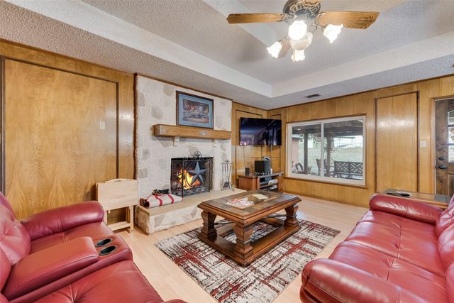 103 S Haven Place, Waxahachie, TX 75165
