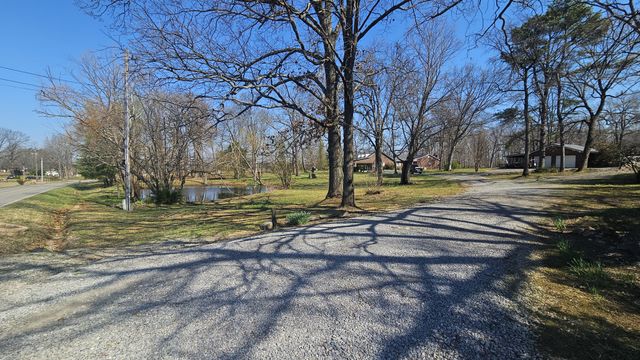 2769 New Hall Rd, Greenbrier, TN 37073