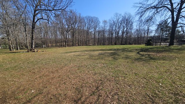 2769 New Hall Rd, Greenbrier, TN 37073