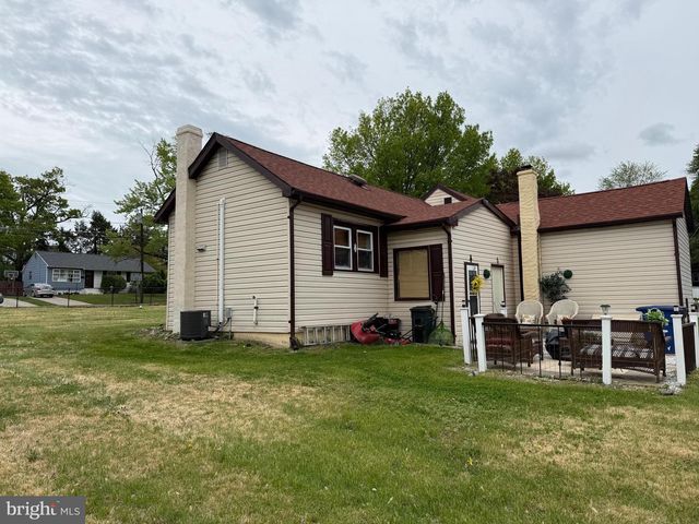 305 LINCOLN AVE, Maple Shade, NJ 08052