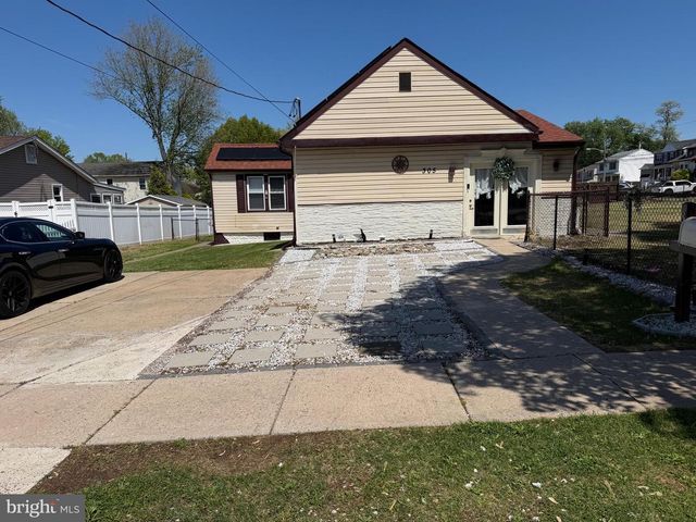 305 LINCOLN AVE, Maple Shade, NJ 08052