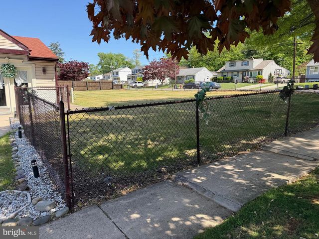 305 LINCOLN AVE, Maple Shade, NJ 08052