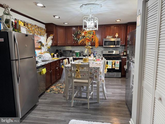 305 LINCOLN AVE, Maple Shade, NJ 08052