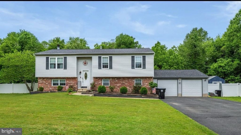 2387 CLIFFORD AVE, Atco, NJ 08004